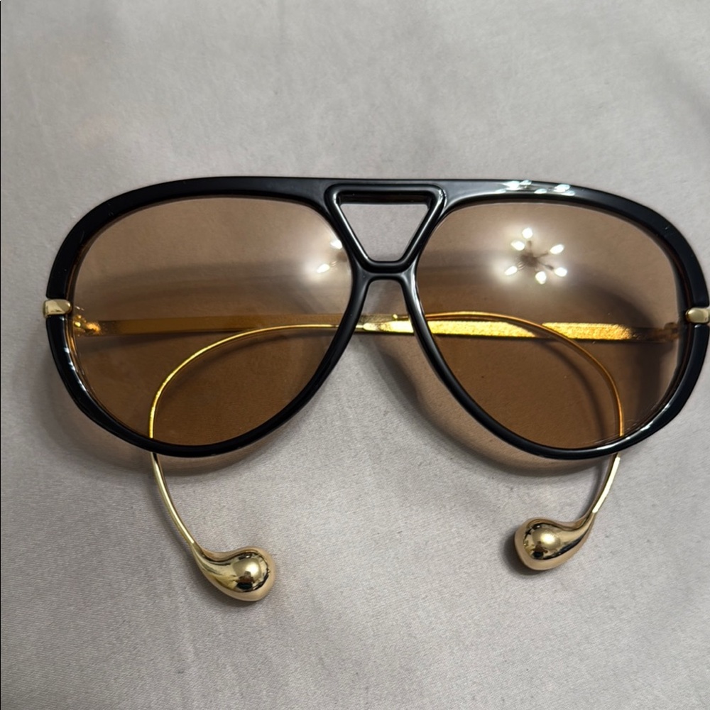 Black and Gold Aviator Sunglasses